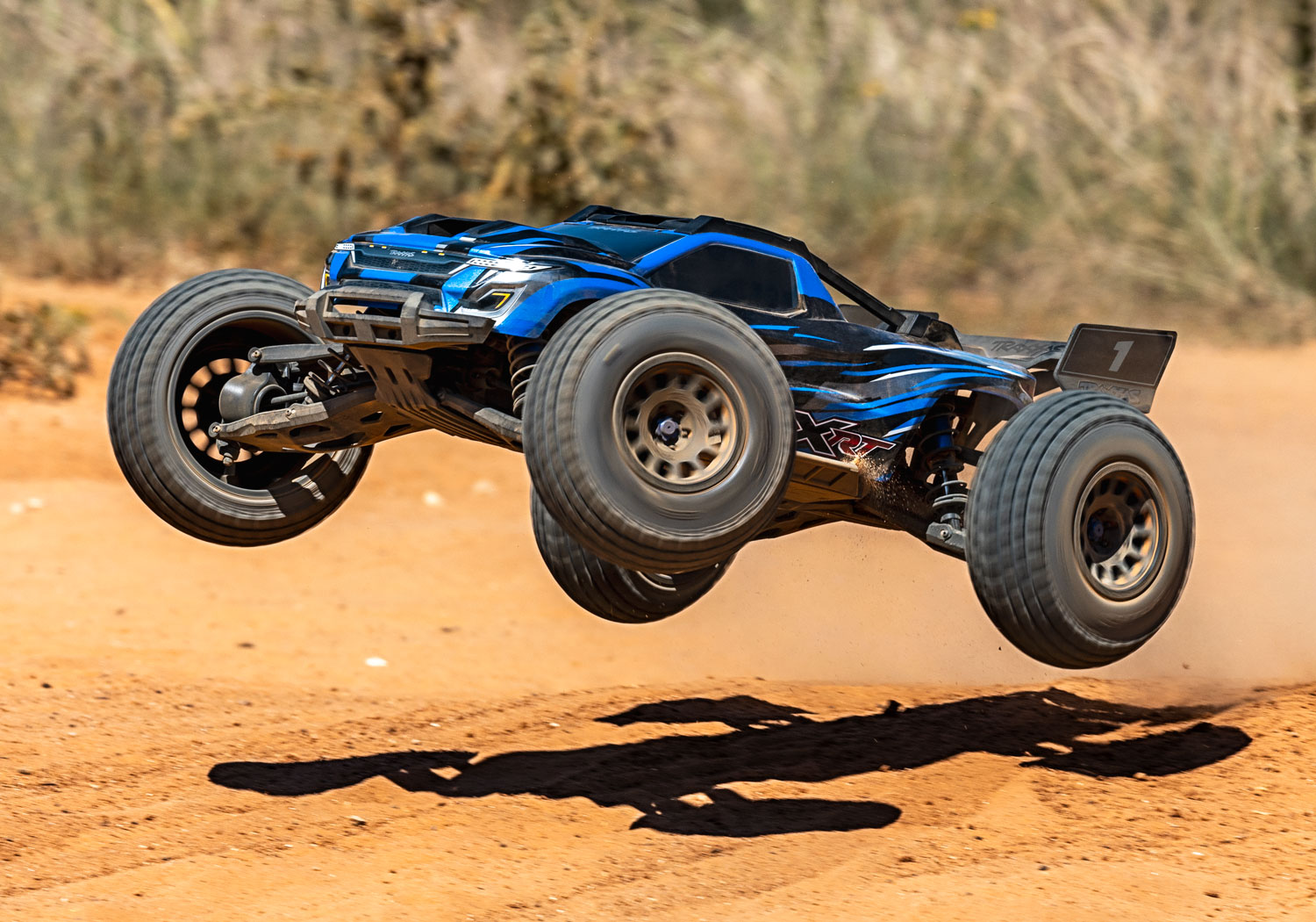 OFFRE SPÉCIALE NOUVEAUTÉ TRAXXAS XRT 1/5 BRUSHLESS 8S BLEU AVEC LIPO 6700 ET CHARGEUR DOUBLE